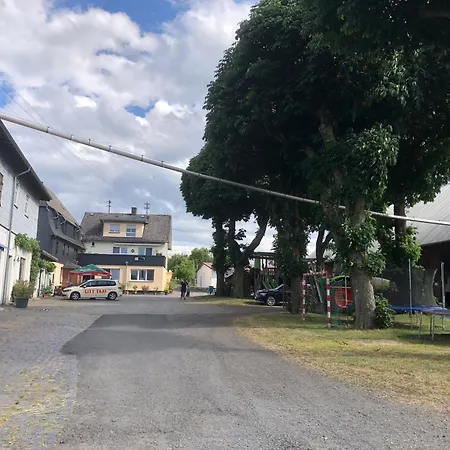 Auf Dem Bauernhof In Hof Kleeberg I Man Kann Ein Mit Bad Zubuchen * Hachenburg